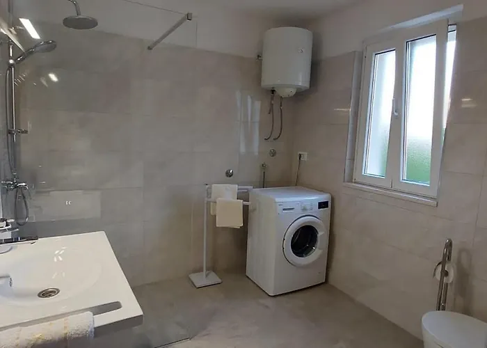 펜션 House Vrisnik